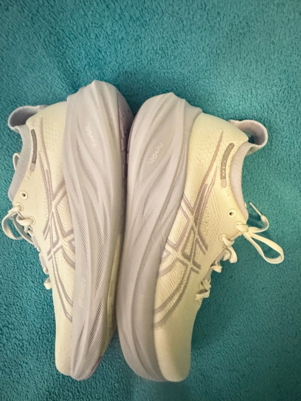 ASICS Women’s Running Shoes in Light cream & light lilac trim - Picture 6 of 8